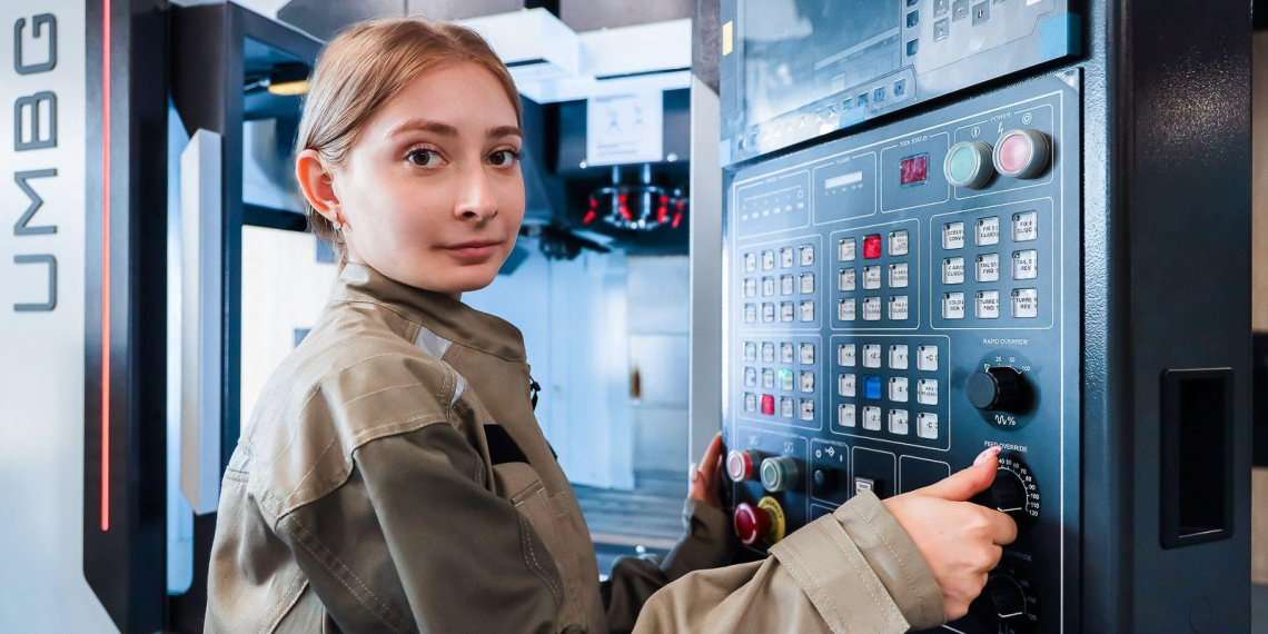 Собянин: подготовка кадров принципиально важна для развития промышленности