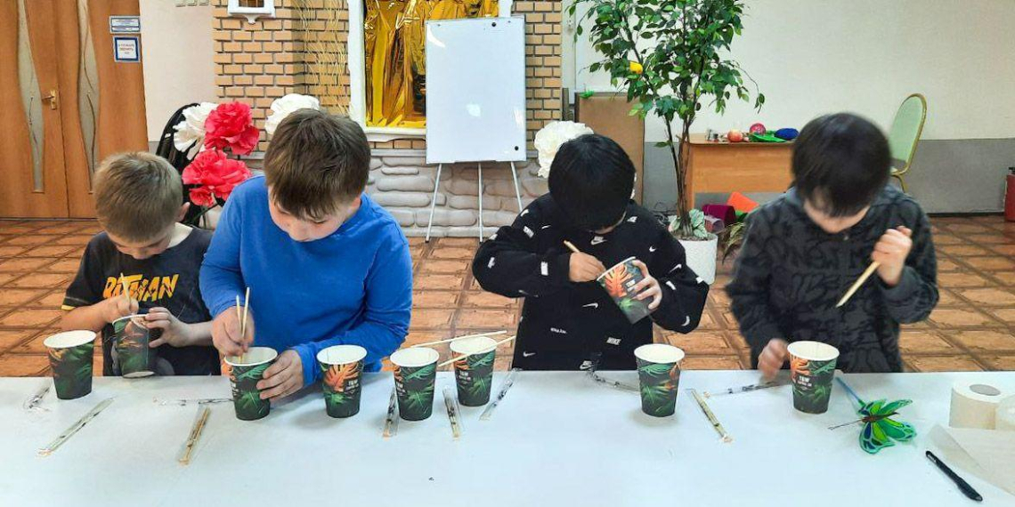 Жители Пресненского района Москвы проводят бесплатные занятия для детей участников СВО