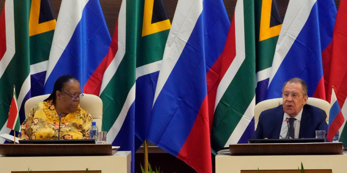 Глава евродипломатии Боррель пожаловался, что не может запретить странам Африки торговать с Россией