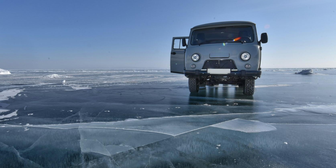 На Байкале провалился под лед УАЗ с китайскими туристами, 8 человек погибли
