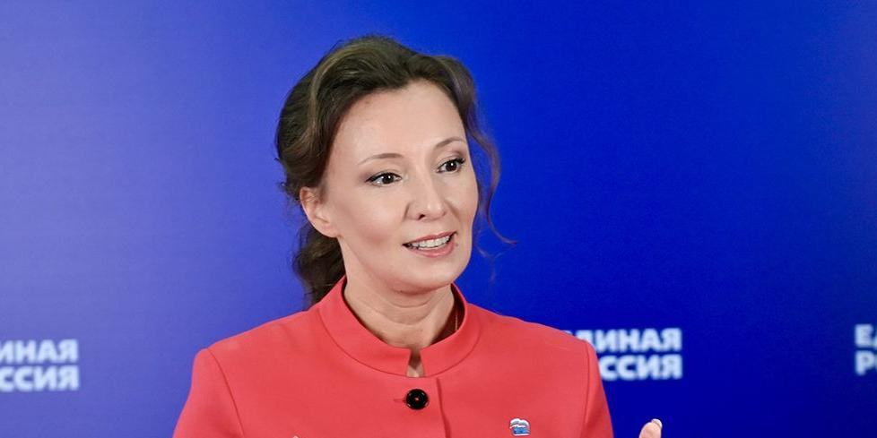 Кузнецова: "Единая Россия" развивает поддержку семей с детьми