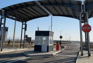 Власти приостановили движение по одному из мостов в Крым