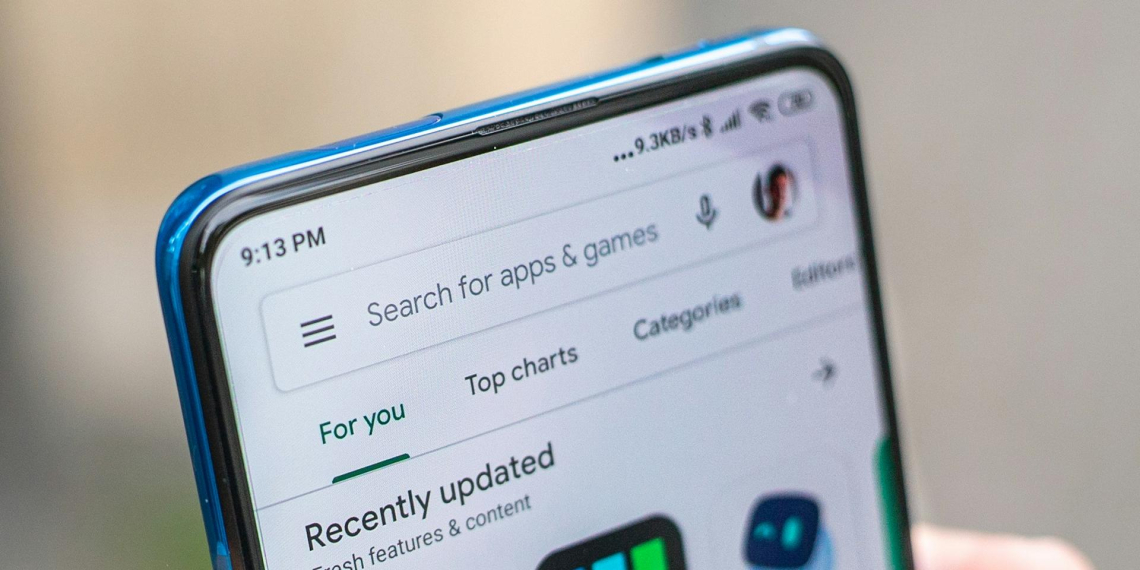 Max стал лидером по загрузкам в App Store и Google Play