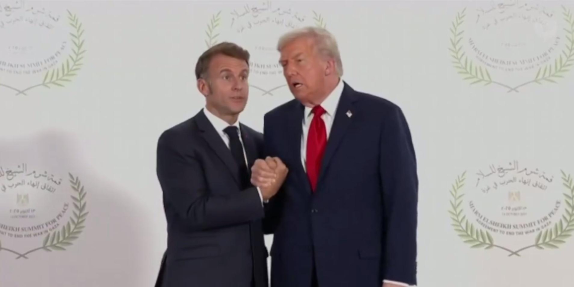 Daily Mail раскрыл разговор Трампа и Макрона во время их длительного рукопожатия
