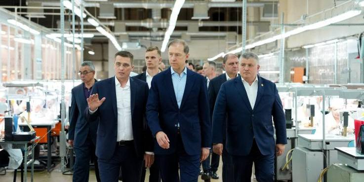 Мантуров: Россия производит сотни тысяч оптоволоконных дронов ежемесячно