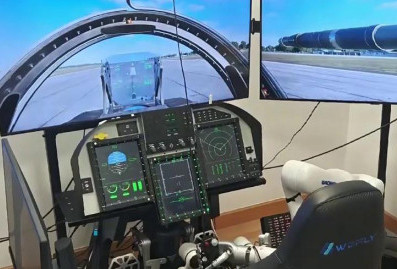 Трёхрукого робота RealMan научили управлять самолётом